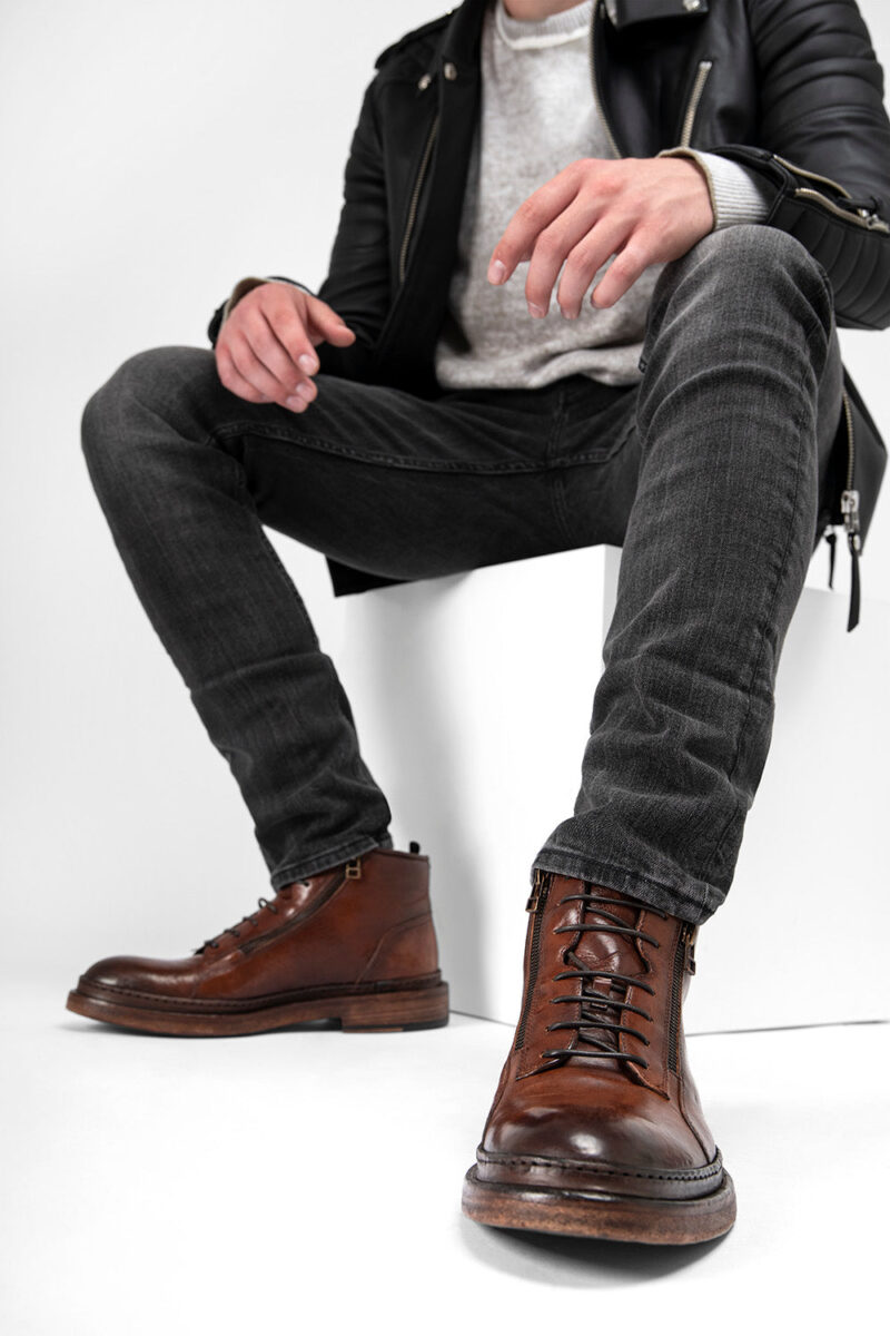 YORK cognac welted chukka boots. - Image 5