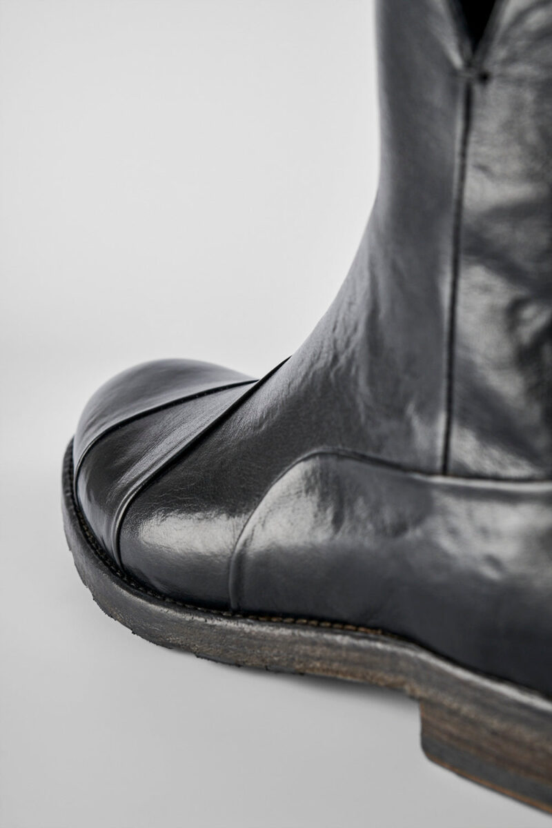 ASTON EDGE urban-black laceless ankle boots. - Image 9