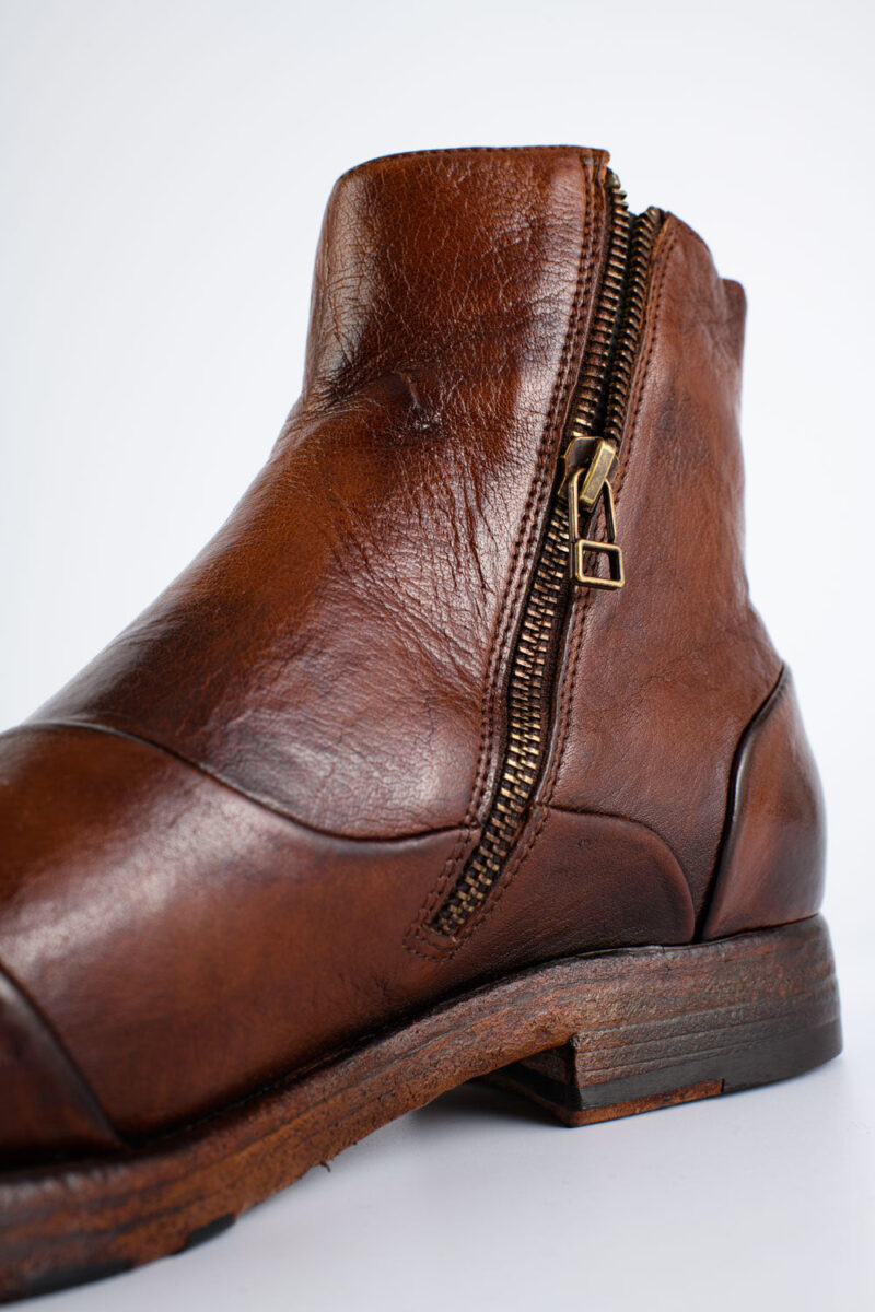 ASTON EDGE cognac laceless ankle boots. - Image 7