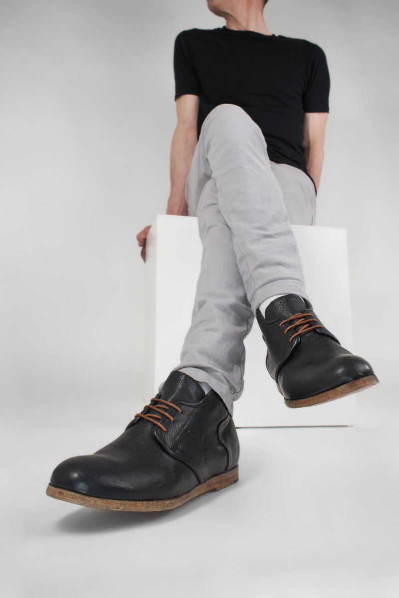 BRUCE rugged-black chukka boots. - Image 13