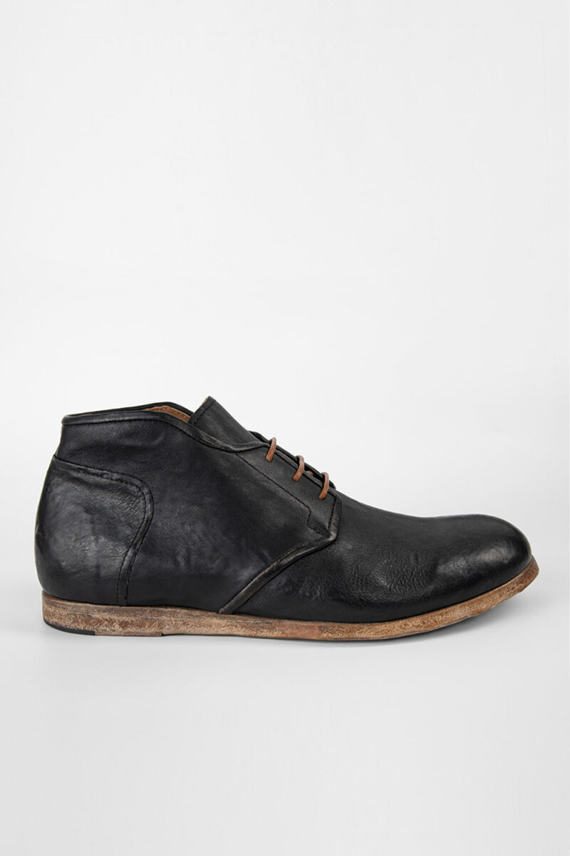 BRUCE rugged-black chukka boots.