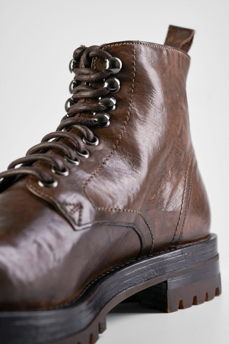 CAMDEN tobacco-brown hiking boots. - Image 9