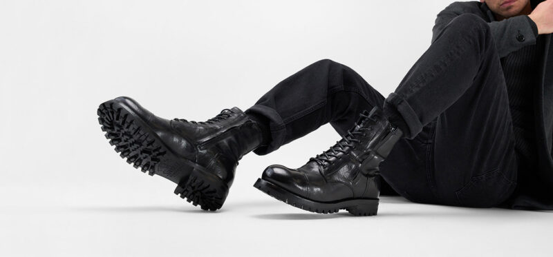 CAMDEN tar-black double-zip military boots. - Image 15