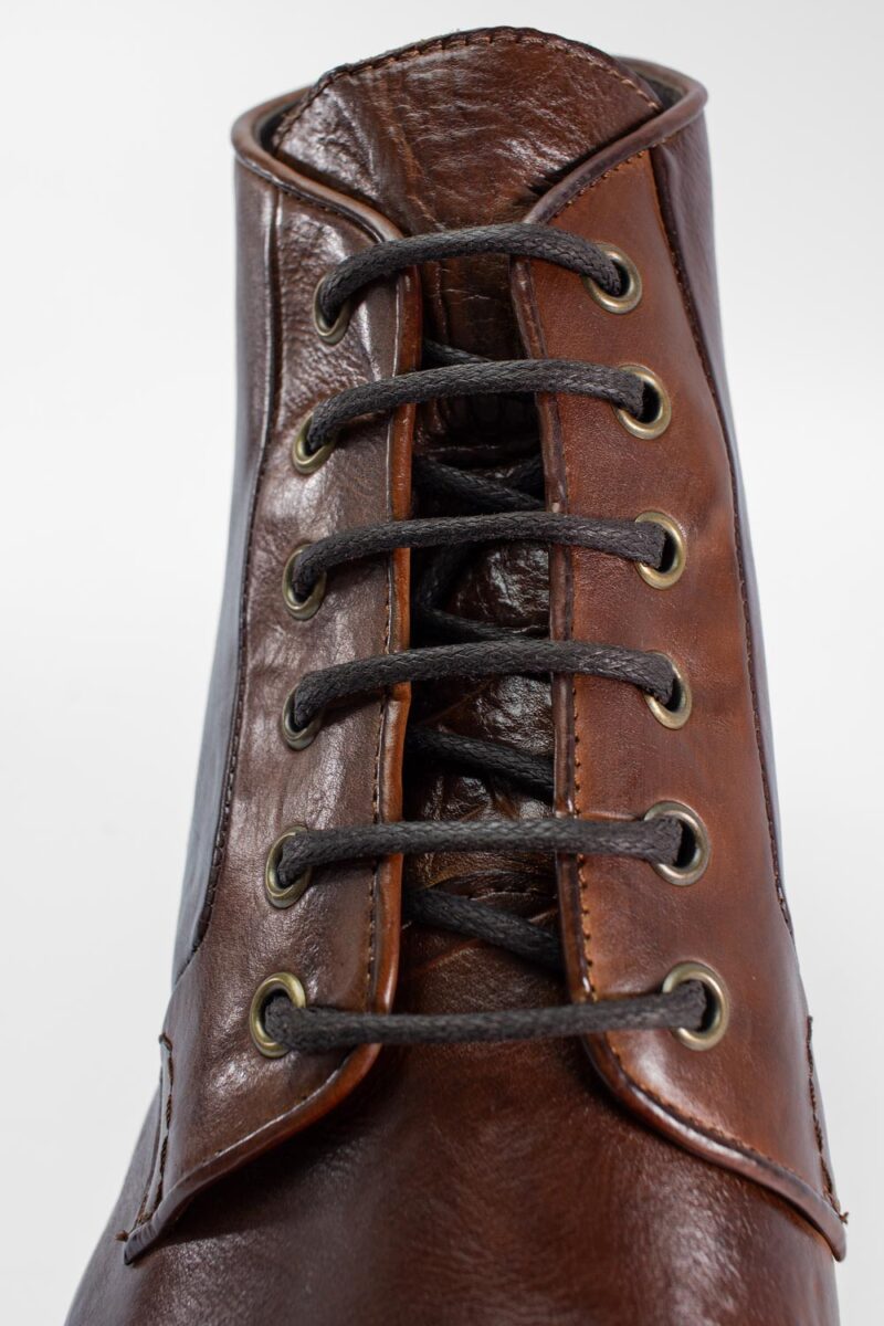 CAMDEN teak-brown ankle boots. - Image 9