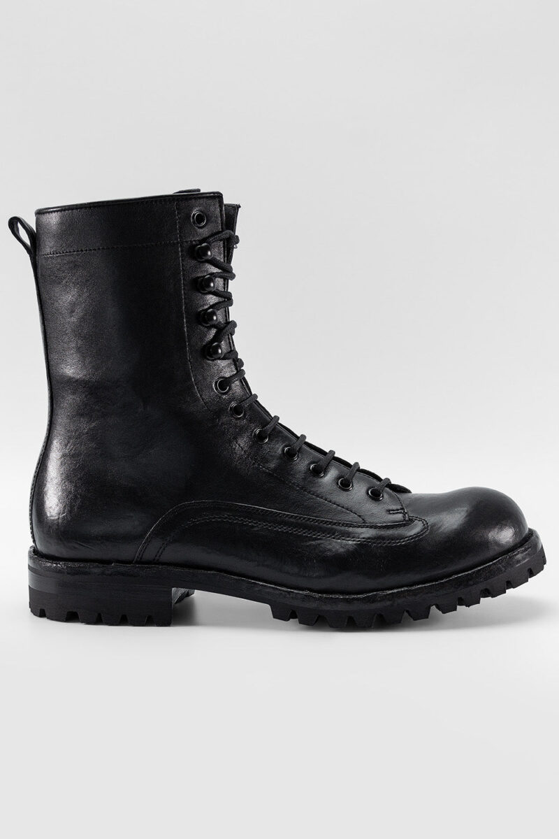 CAMDEN tar-black military boots.