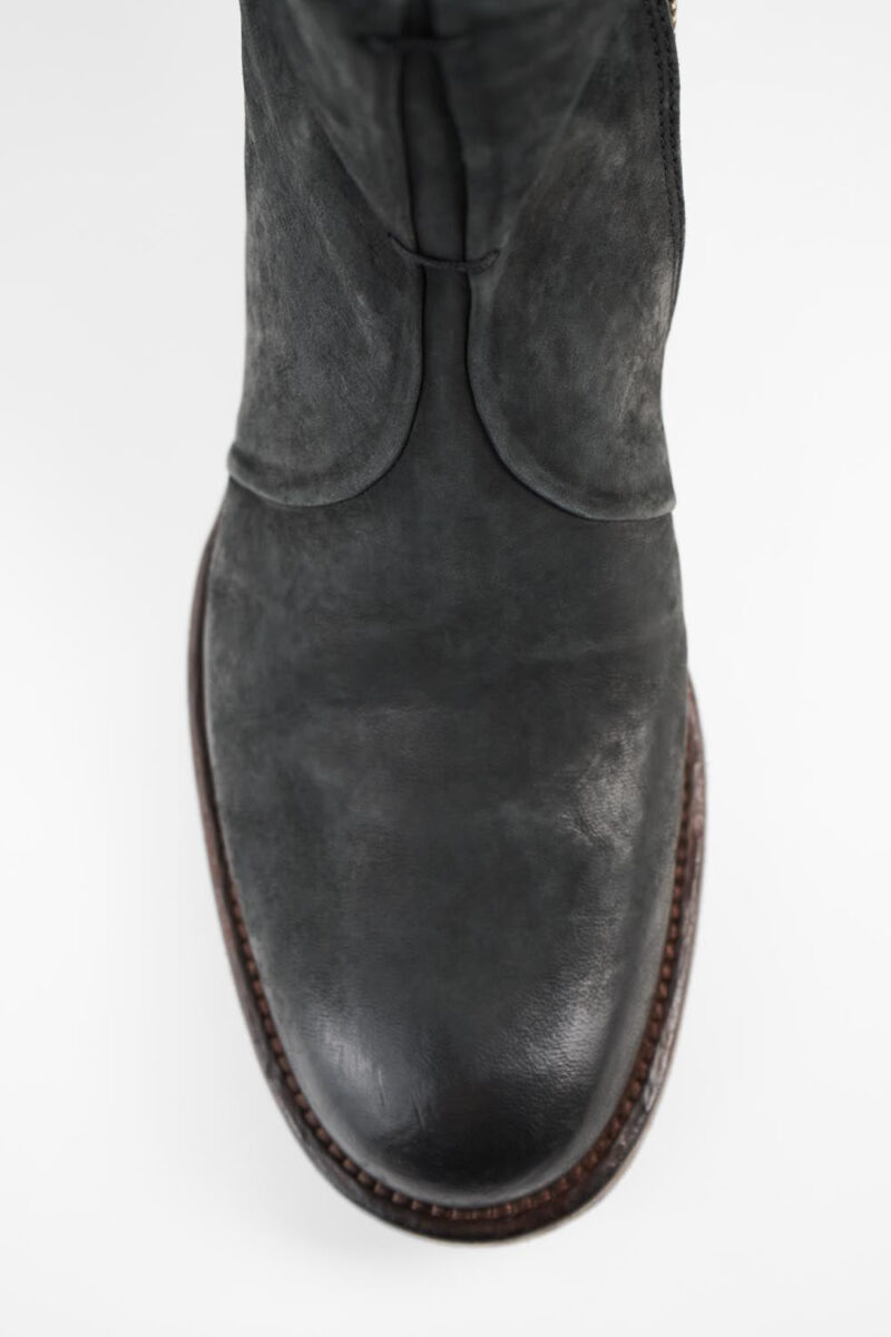 EYTON matte-black laceless ankle boots. - Image 11