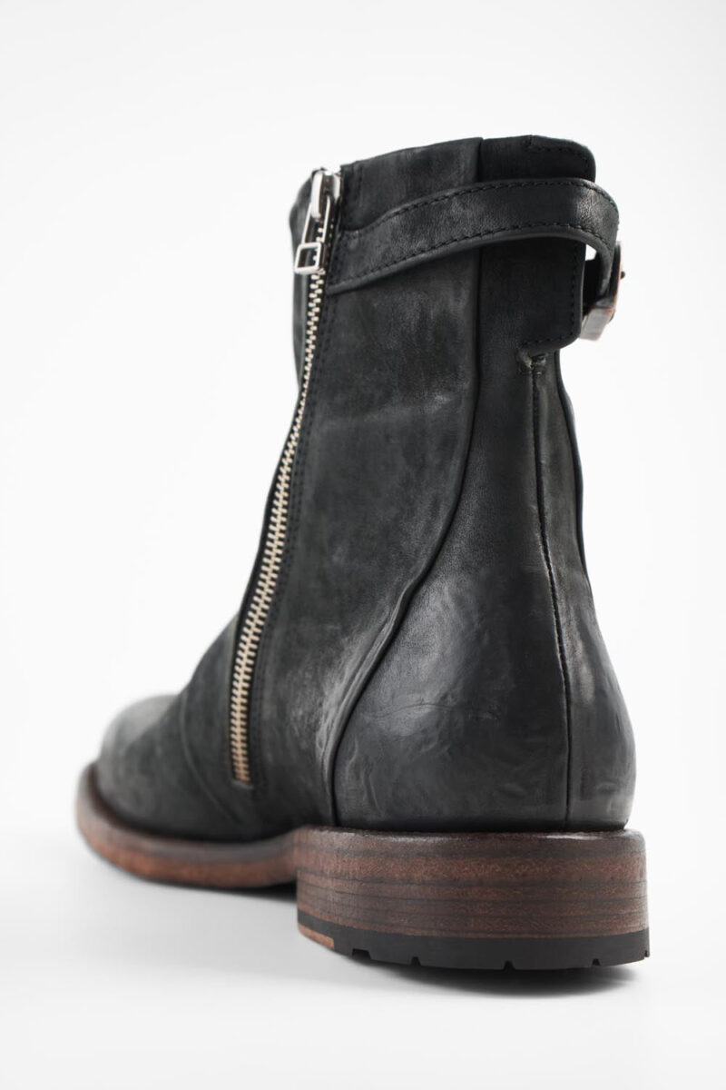 EYTON matte-black laceless ankle boots. - Image 10