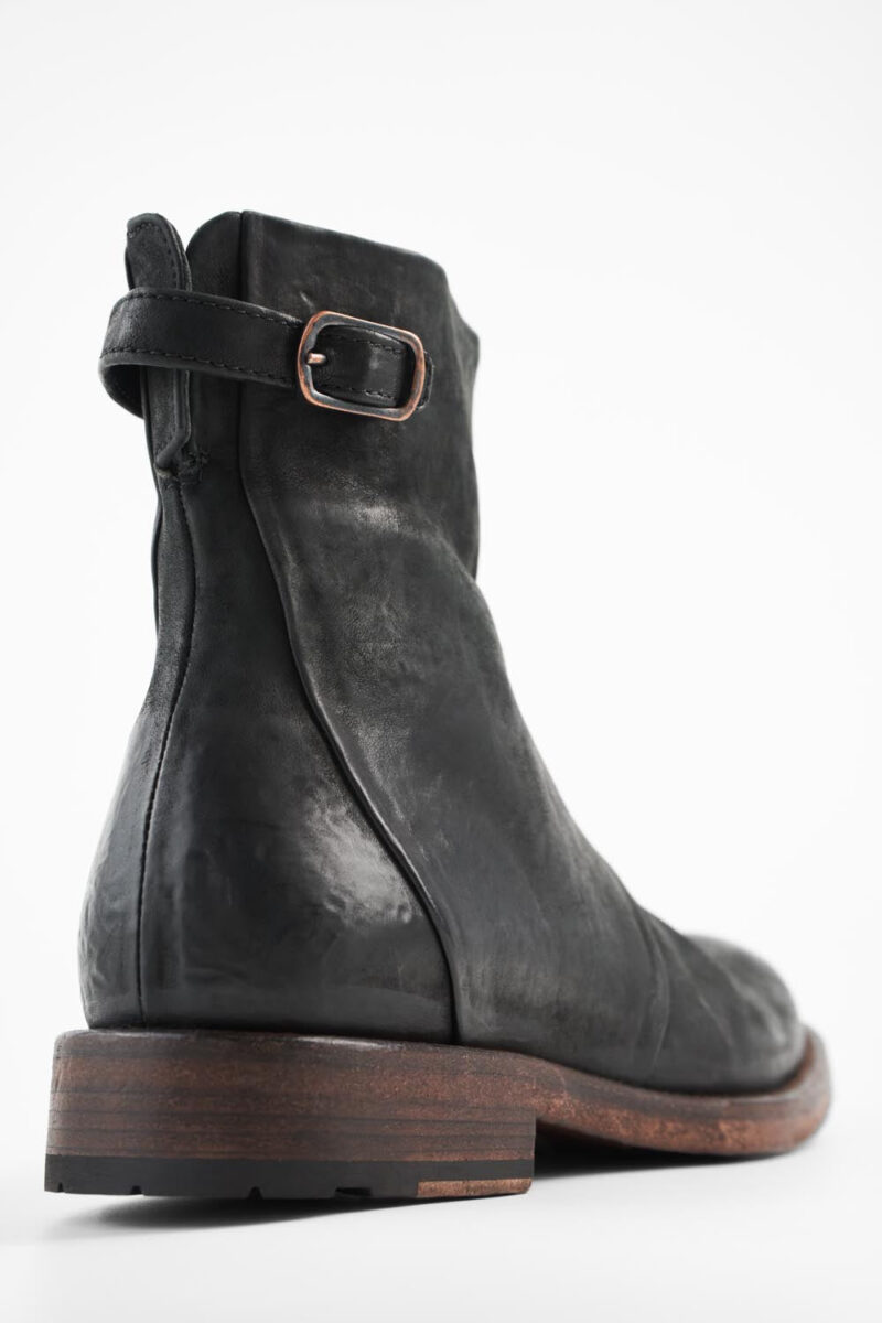 EYTON matte-black laceless ankle boots. - Image 9