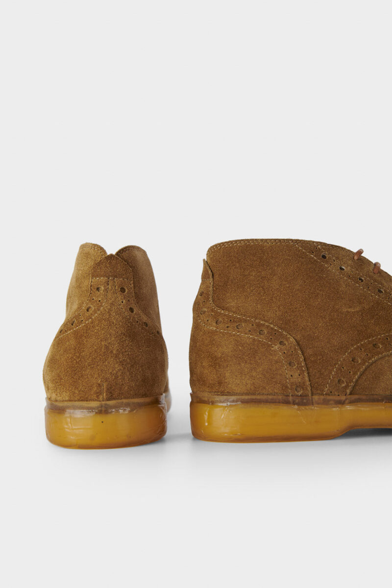 HAMPTON desert-brown suede brogue chukka boots. - Image 8