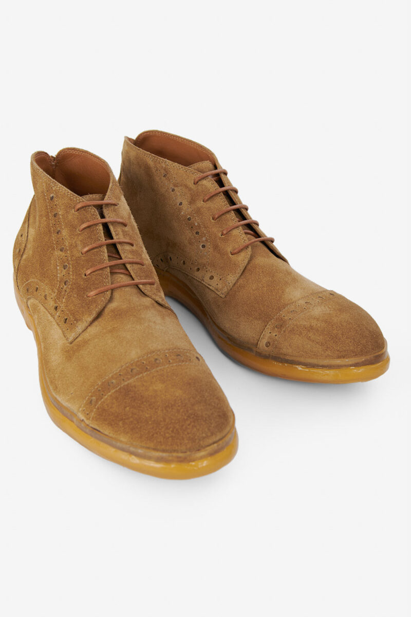 HAMPTON desert-brown suede brogue chukka boots. - Image 2