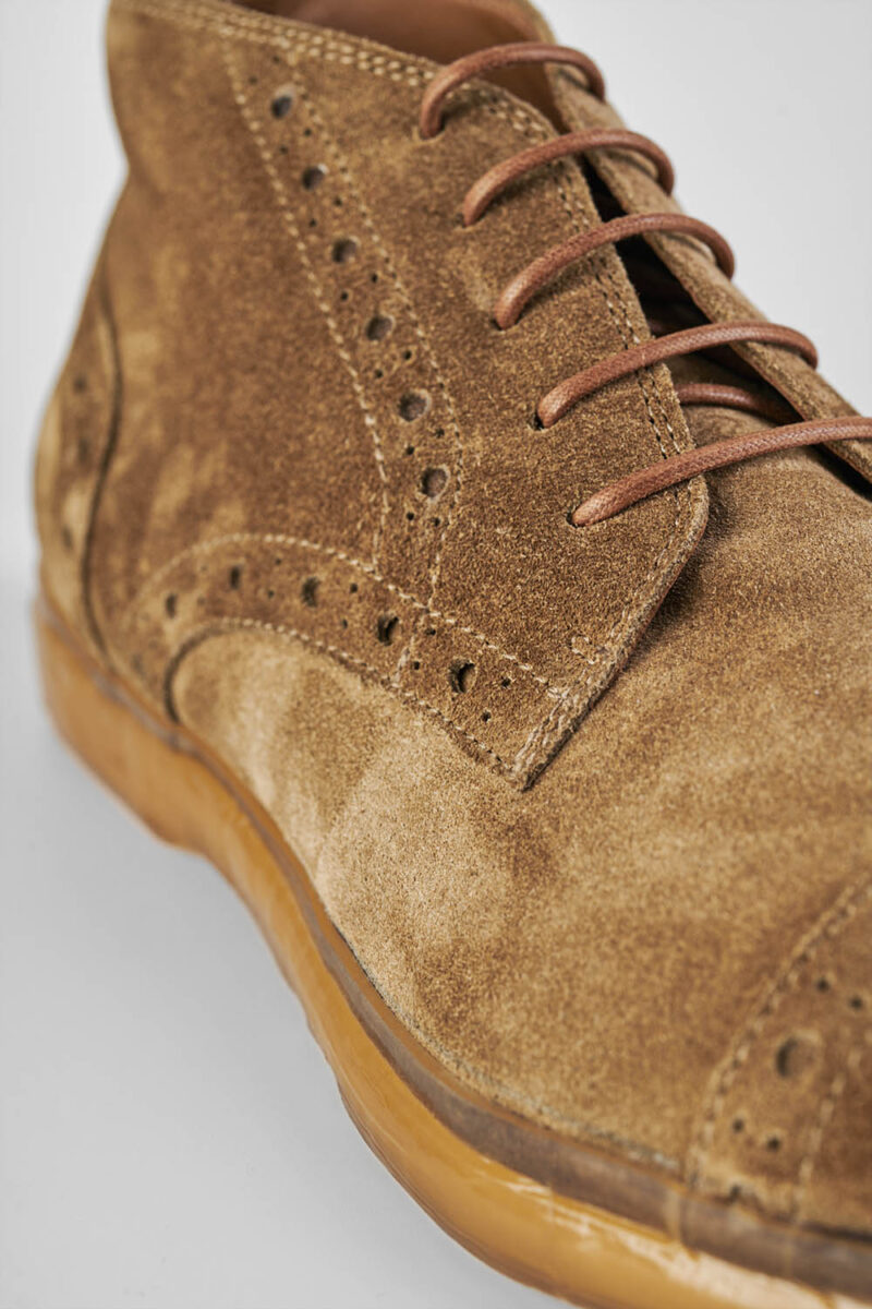 HAMPTON desert-brown suede brogue chukka boots. - Image 3