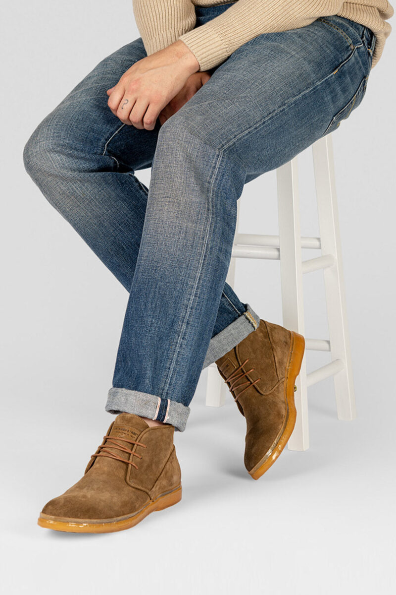 HAMPTON desert-brown suede chukka boots. - Image 5