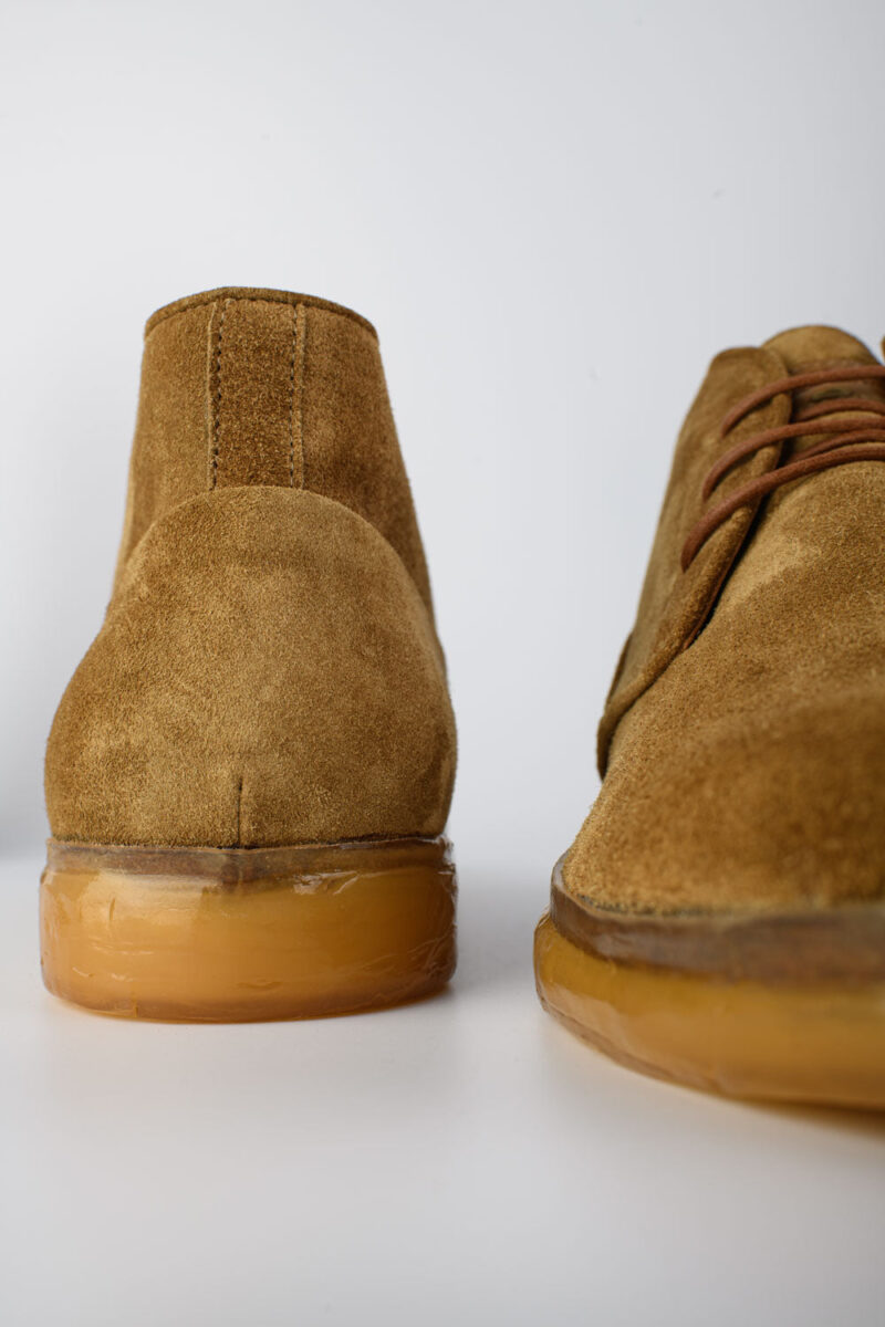 HAMPTON desert-brown suede chukka boots. - Image 7