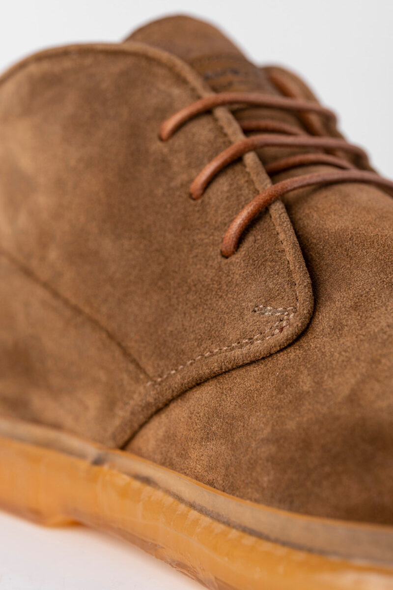 HAMPTON desert-brown suede chukka boots. - Image 4