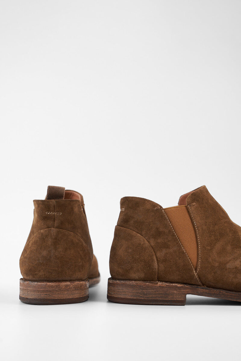 HAVEN barley-brown suede low chelsea boots. - Image 23