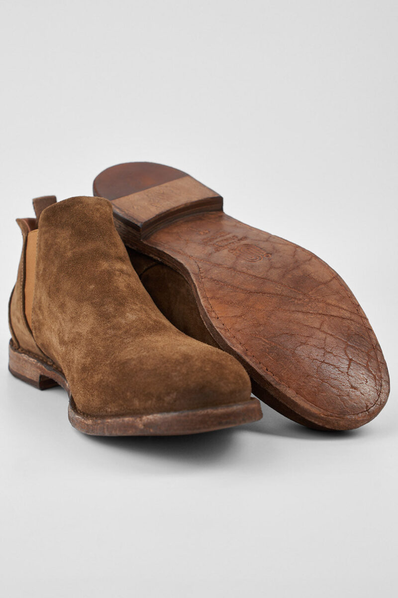 HAVEN barley-brown suede low chelsea boots. - Image 14