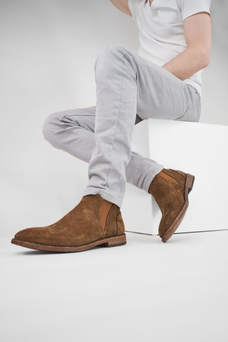 HAVEN barley-brown suede low chelsea boots. - Image 21