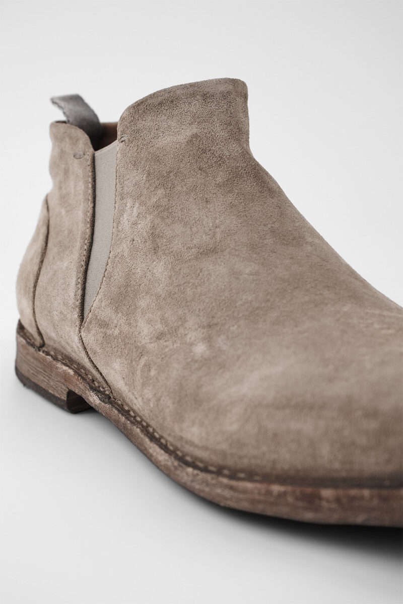 HAVEN linen-grey suede low chelsea boots. - Image 7