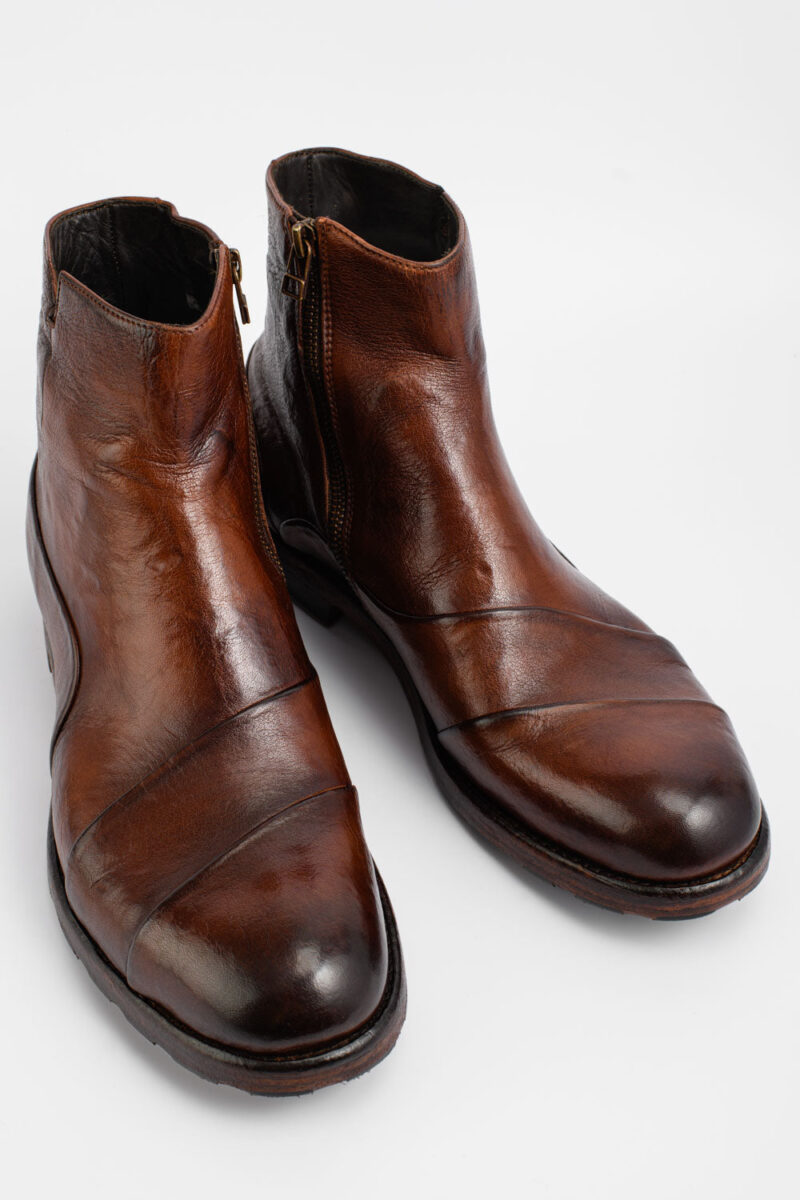 ASTON EDGE cognac laceless ankle boots. - Image 2