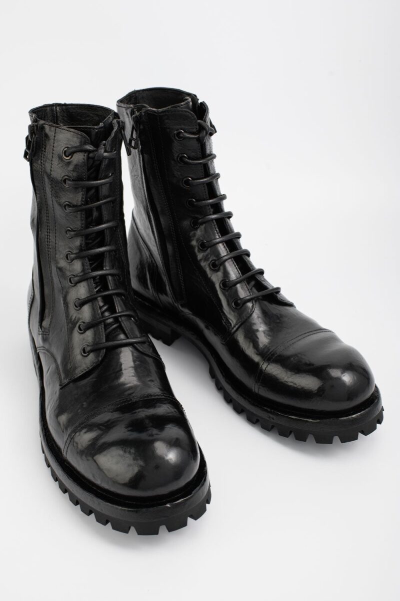 CAMDEN tar-black double-zip military boots. - Image 5