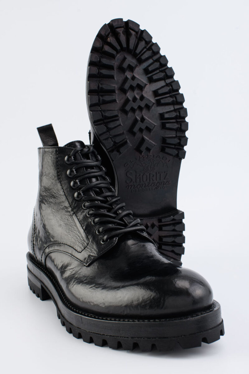 CAMDEN tar-black hiking boots. - Image 5