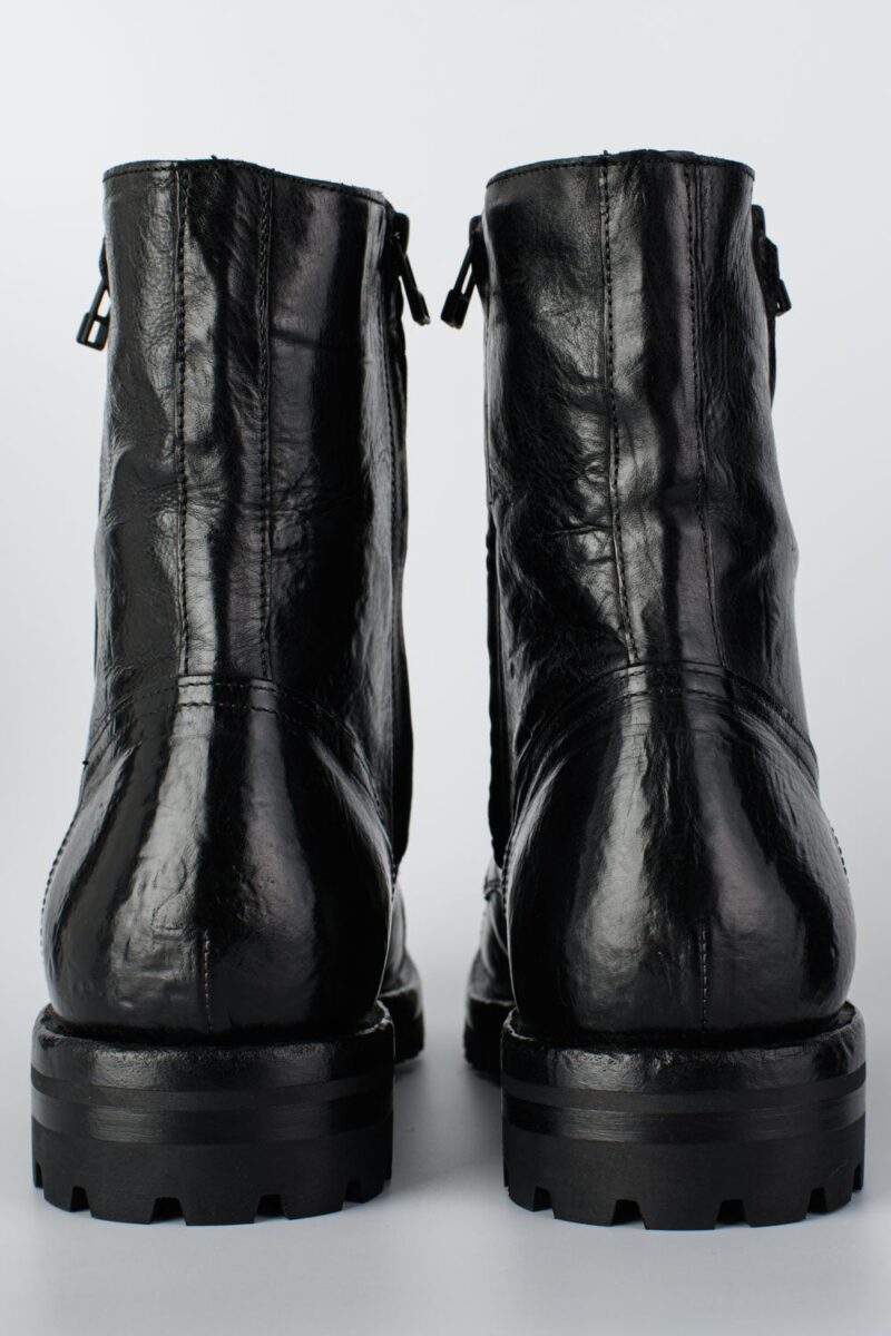 CAMDEN tar-black double-zip military boots. - Image 14