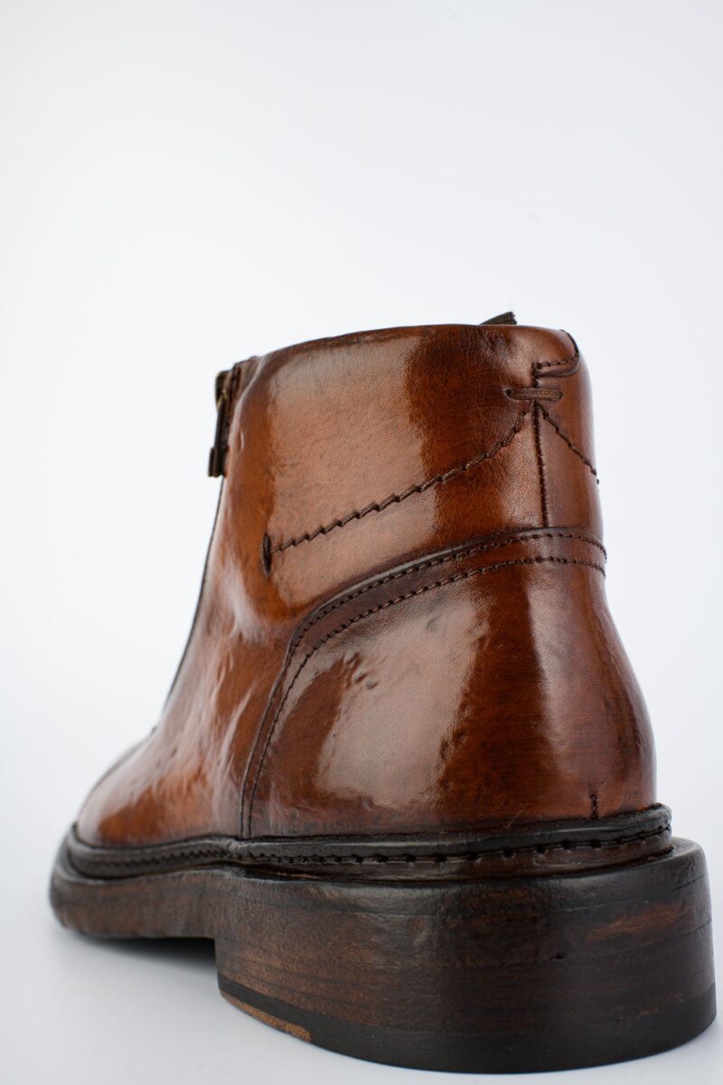 YORK cognac welted chukka boots. - Image 9