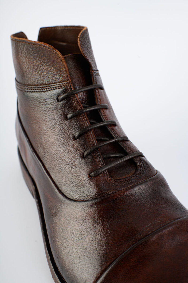 SLOANE raw-brown chukka boots. - Image 7