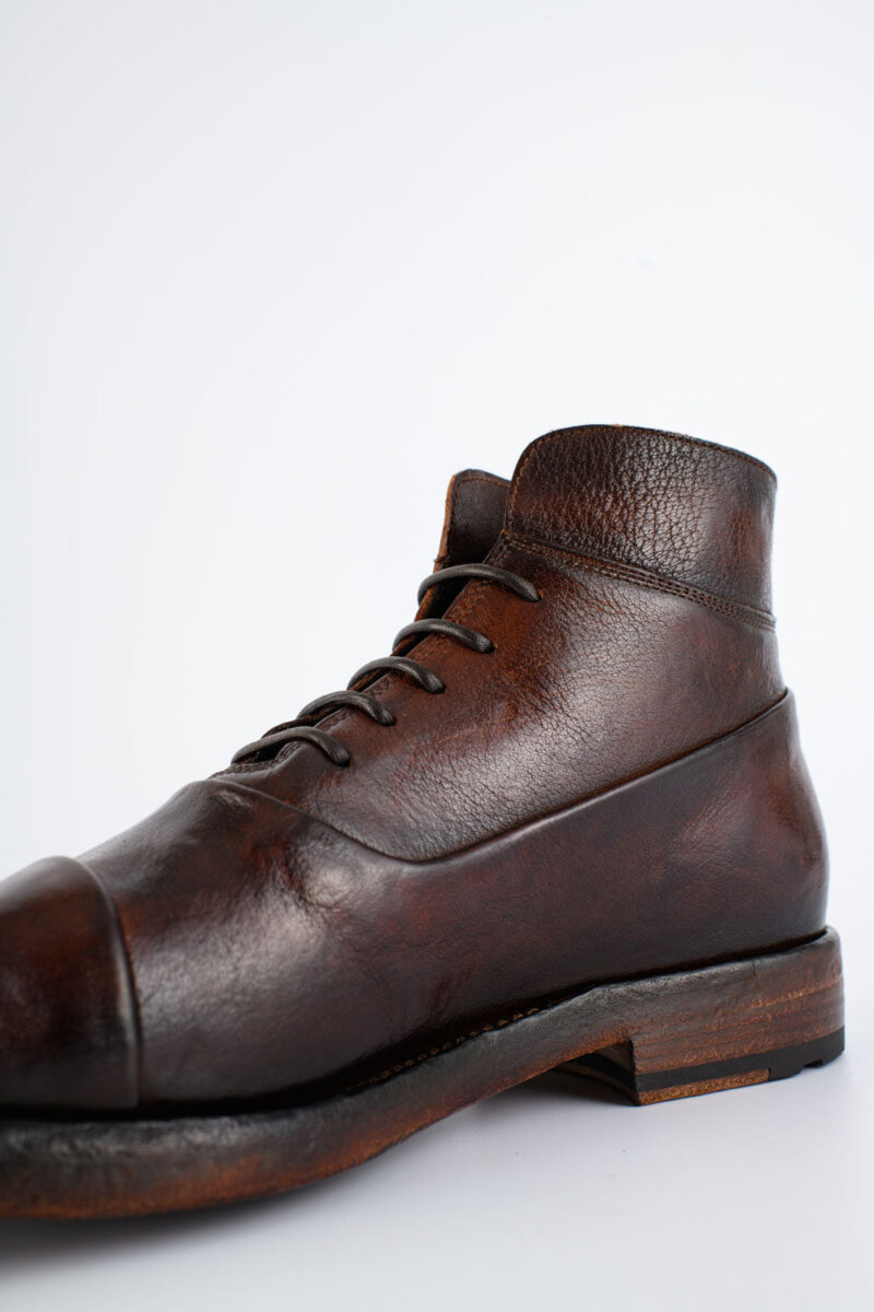 SLOANE raw-brown chukka boots. - Image 5