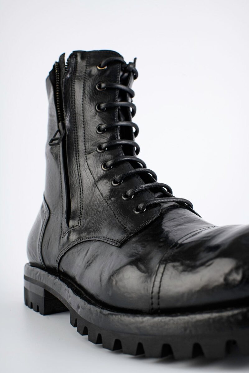 CAMDEN tar-black double-zip military boots. - Image 7