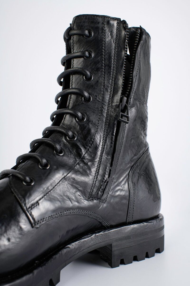 CAMDEN tar-black double-zip military boots. - Image 8