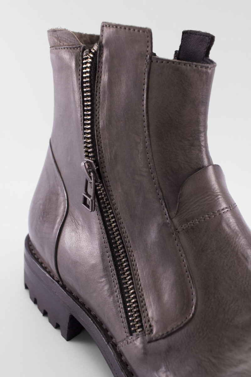 CAMDEN iron-grey ankle boots. - Image 8