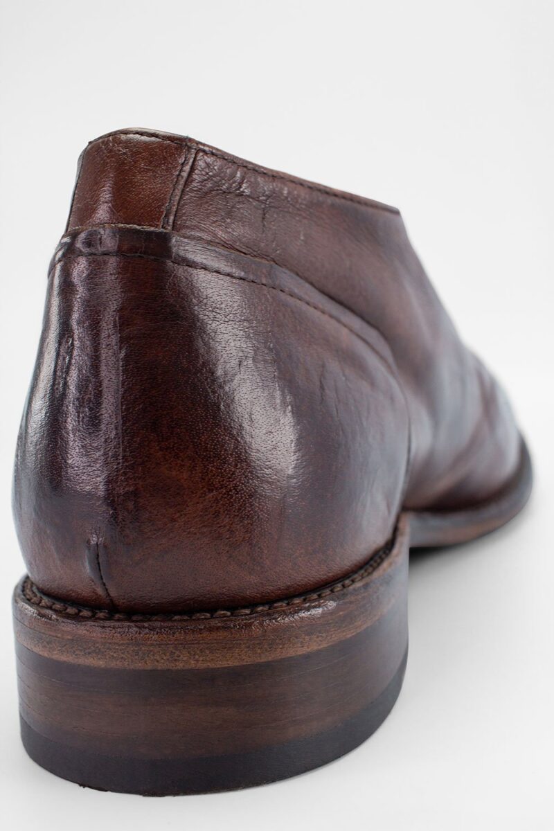 KNIGHTON noble-brown low chukka boots. - Image 6