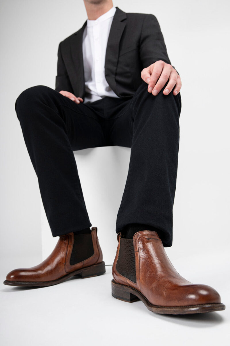 KNIGHTON tawny-brown low chelsea boots. - Image 2