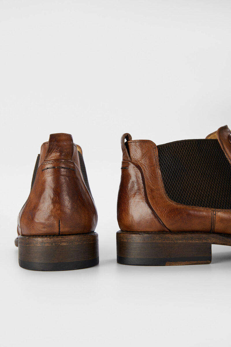 KNIGHTON tawny-brown low chelsea boots. - Image 9