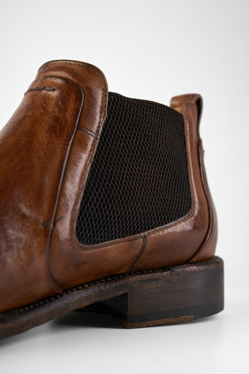 KNIGHTON tawny-brown low chelsea boots. - Image 12