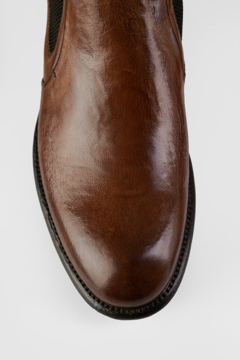 KNIGHTON tawny-brown low chelsea boots. - Image 11