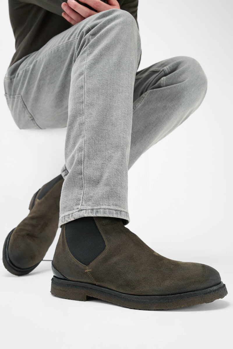 BROMPTON dark-moss suede chelsea boots. - Image 6