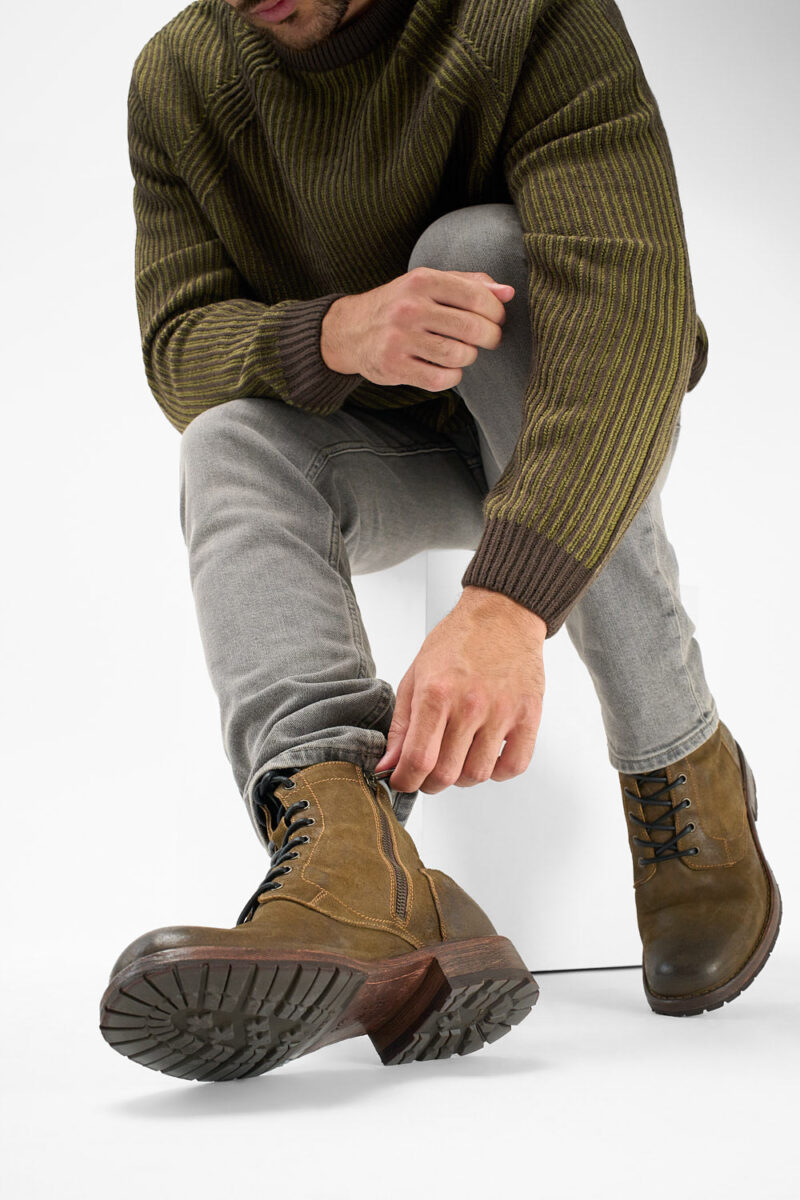 BURTON tundra-brown suede ankle boots. - Image 8