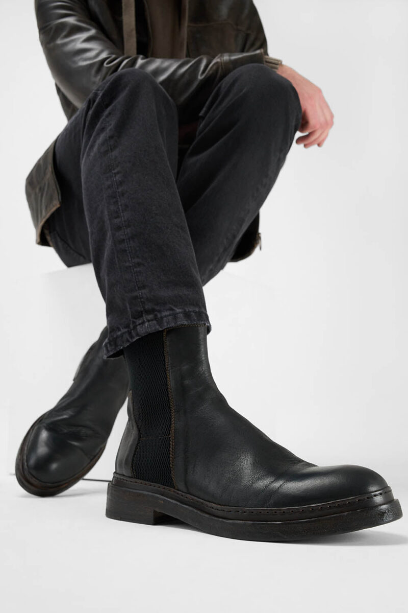 YALE matte-black welted chelsea boots. - Image 6