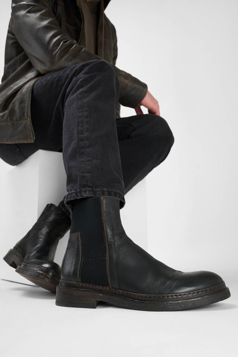 YALE matte-black welted chelsea boots. - Image 3