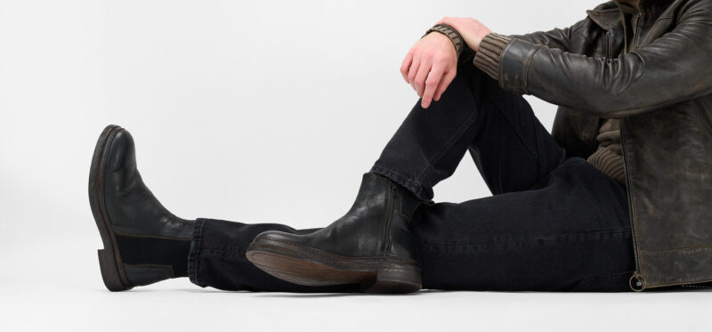 YALE matte-black welted chelsea boots. - Image 14