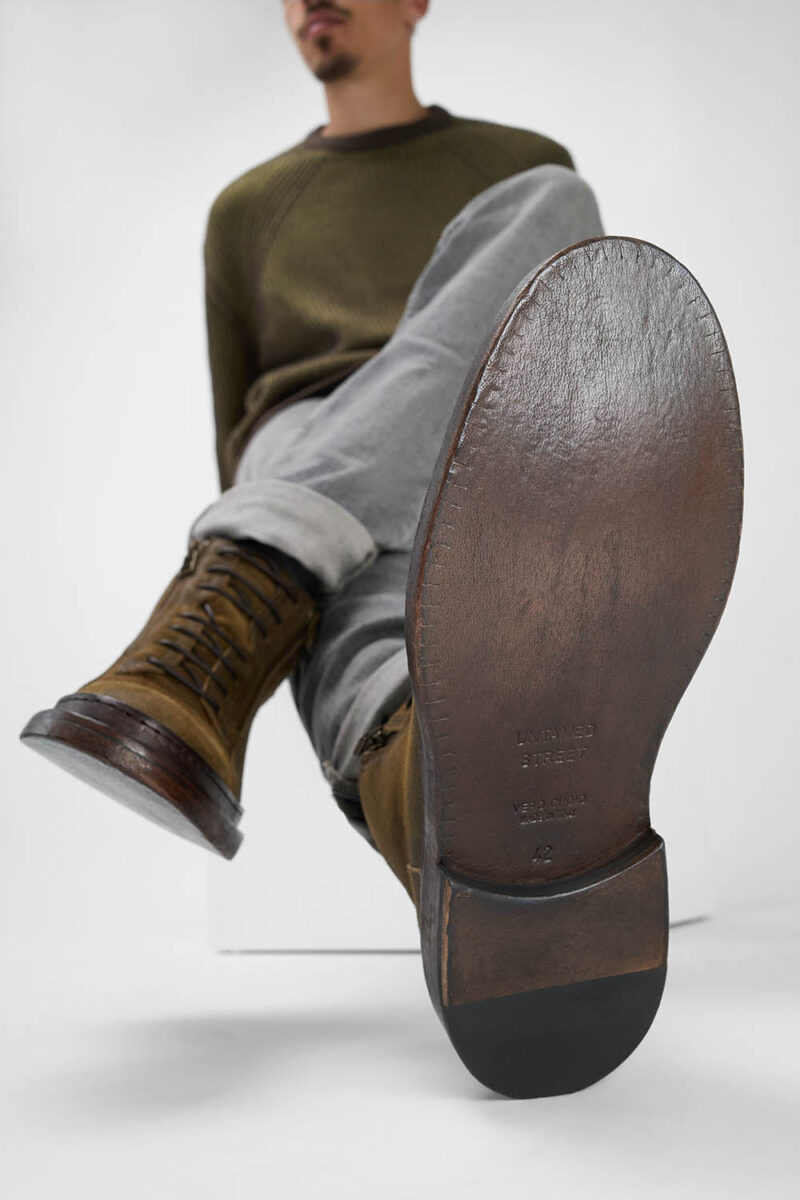 YORK tundra-brown suede welted chukka boots. - Image 4