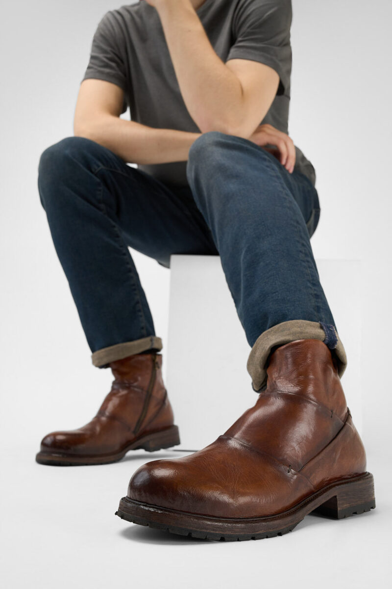 ROWLEY cognac folded laceless boots. - Image 6