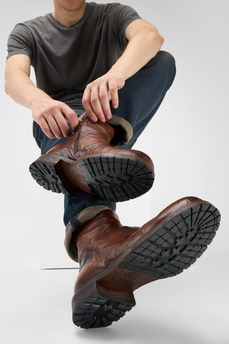 ROWLEY cognac folded laceless boots. - Image 4