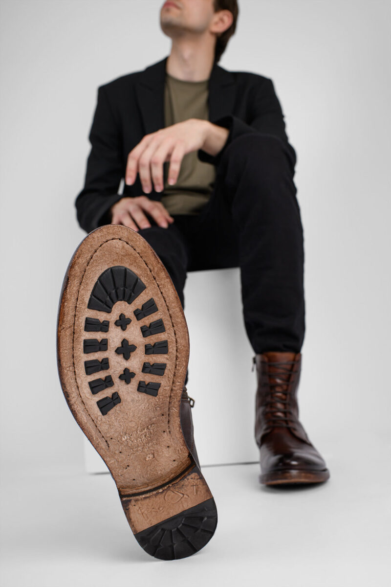 SLOANE timber-brown commando boots. - Image 11