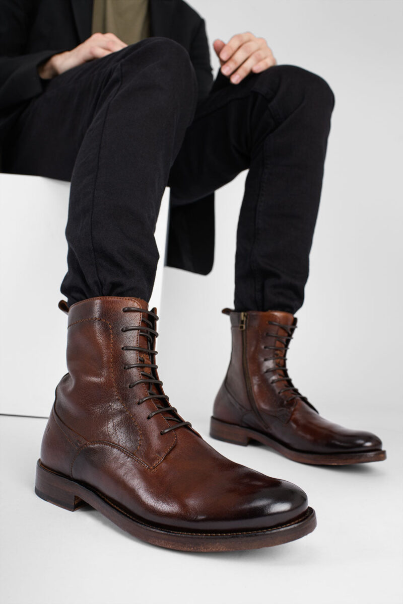 SLOANE timber-brown commando boots. - Image 9