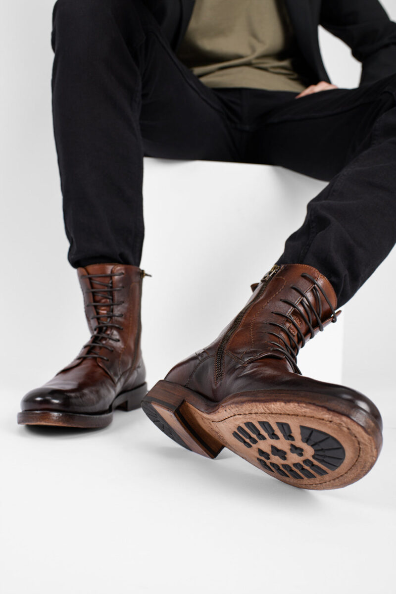 SLOANE timber-brown commando boots. - Image 5