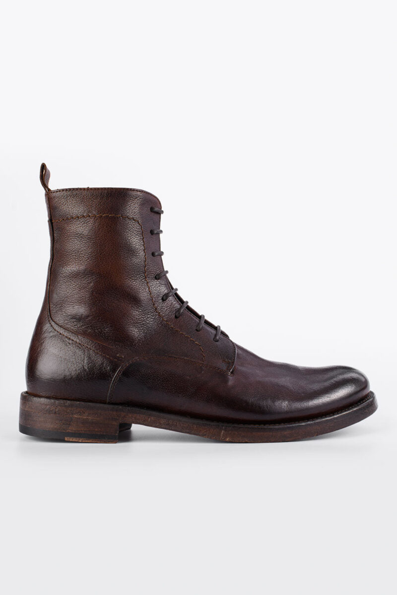 SLOANE timber-brown commando boots.