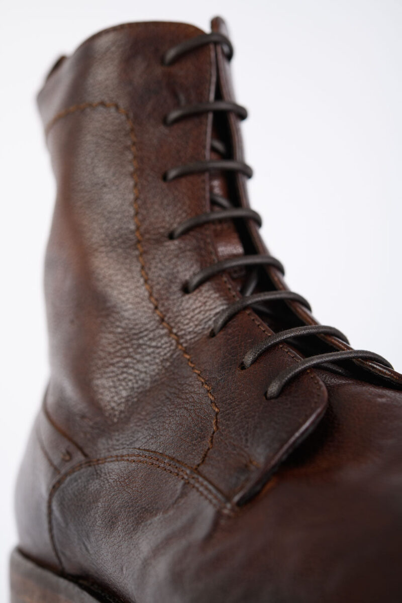 SLOANE timber-brown commando boots. - Image 10